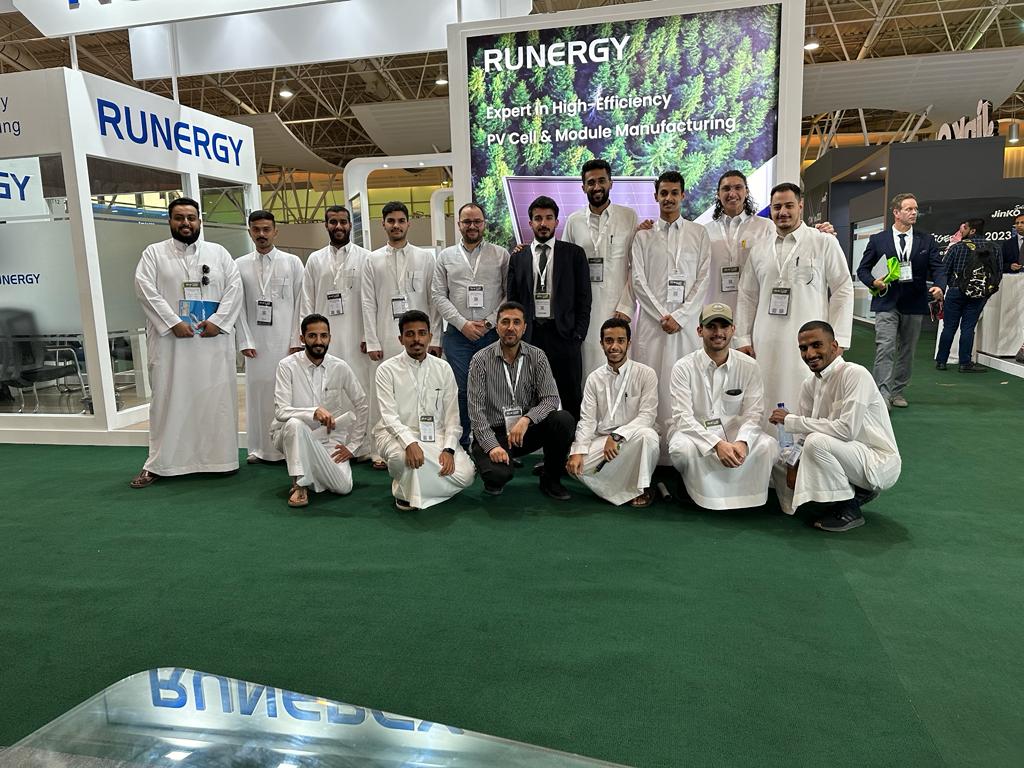 قسم هندسة الاتصالات والشبكات/الهندسة الكهربائية ينظم رحلة ميدانية لطلابه لزيارة معرض "مستقبل الطاقة السعودية"